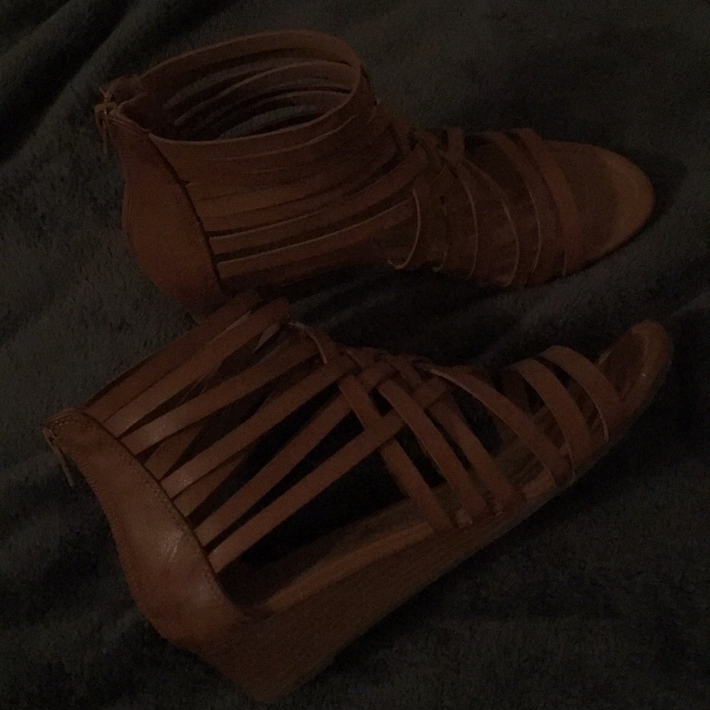 american eagle wedged sandals